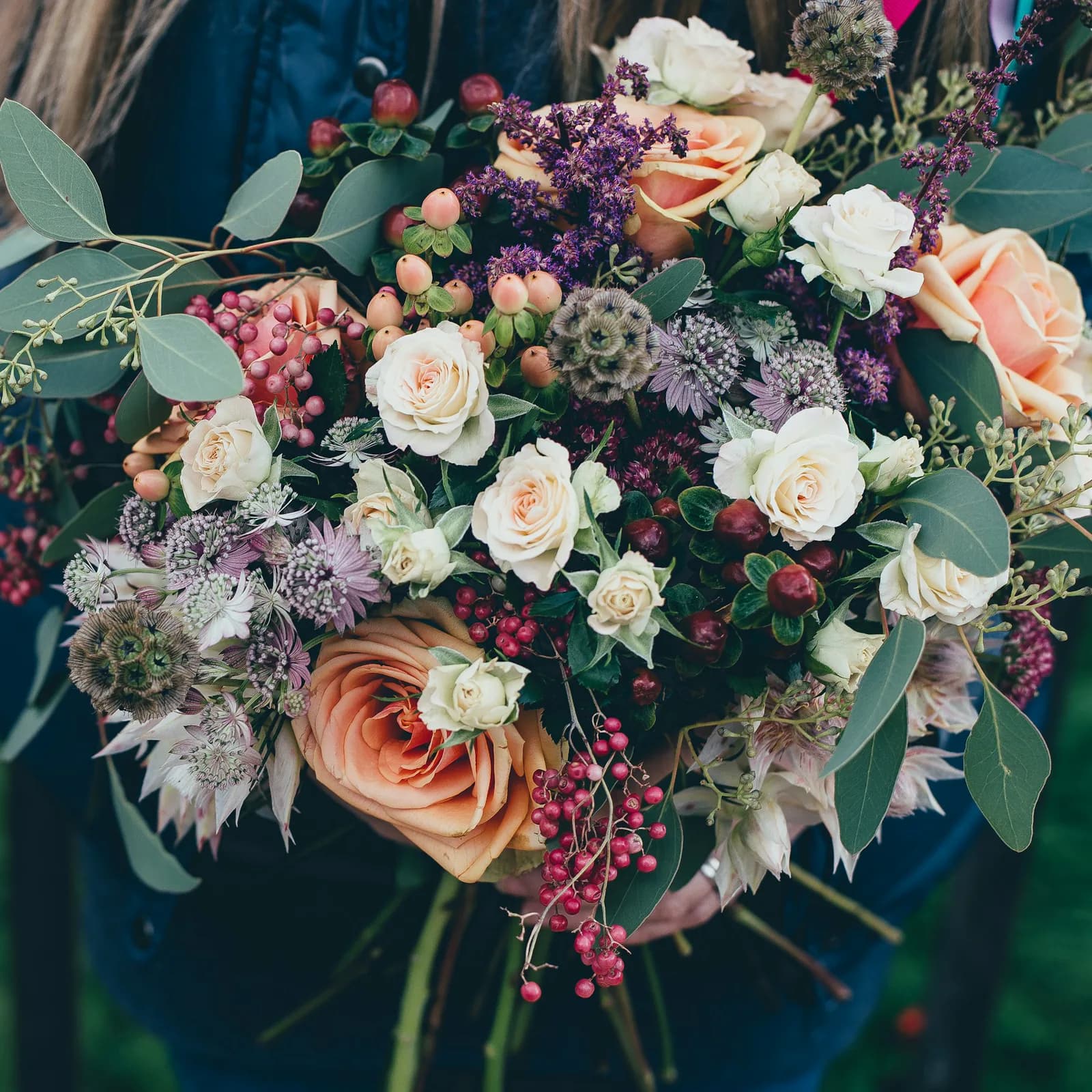 Bouquet de fleurs fraîches composé dans notre atelier